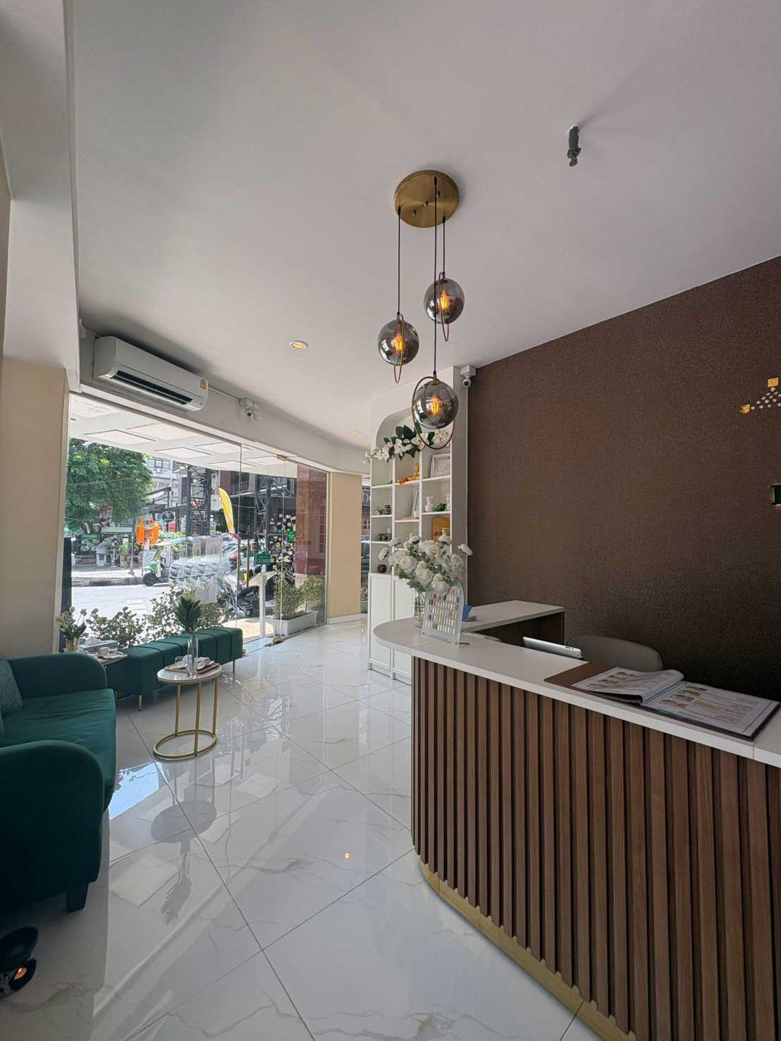 เซ้งกิจการร้านนวดและทำเล็บ 2 ชั้น ย่านสีลม-ศาลาแดง เดินถึง BTS ศาลาแดง – รูปที่ 2