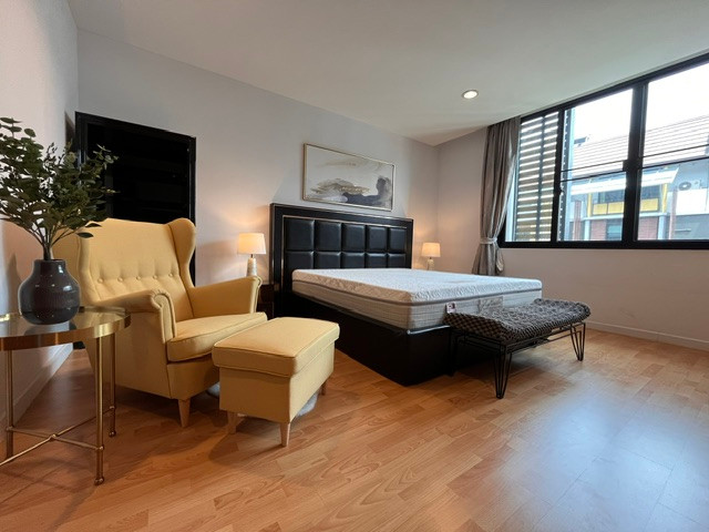 ให้เช่า Premium Fully Furnished Townhome | ม. Flora Marigold สาธุประดิษฐ์ – พระราม 3 - ใกล้สาทร  4 ห้องนอน | Home Office | พร้อมเข้าอยู่  – รูปที่ 4