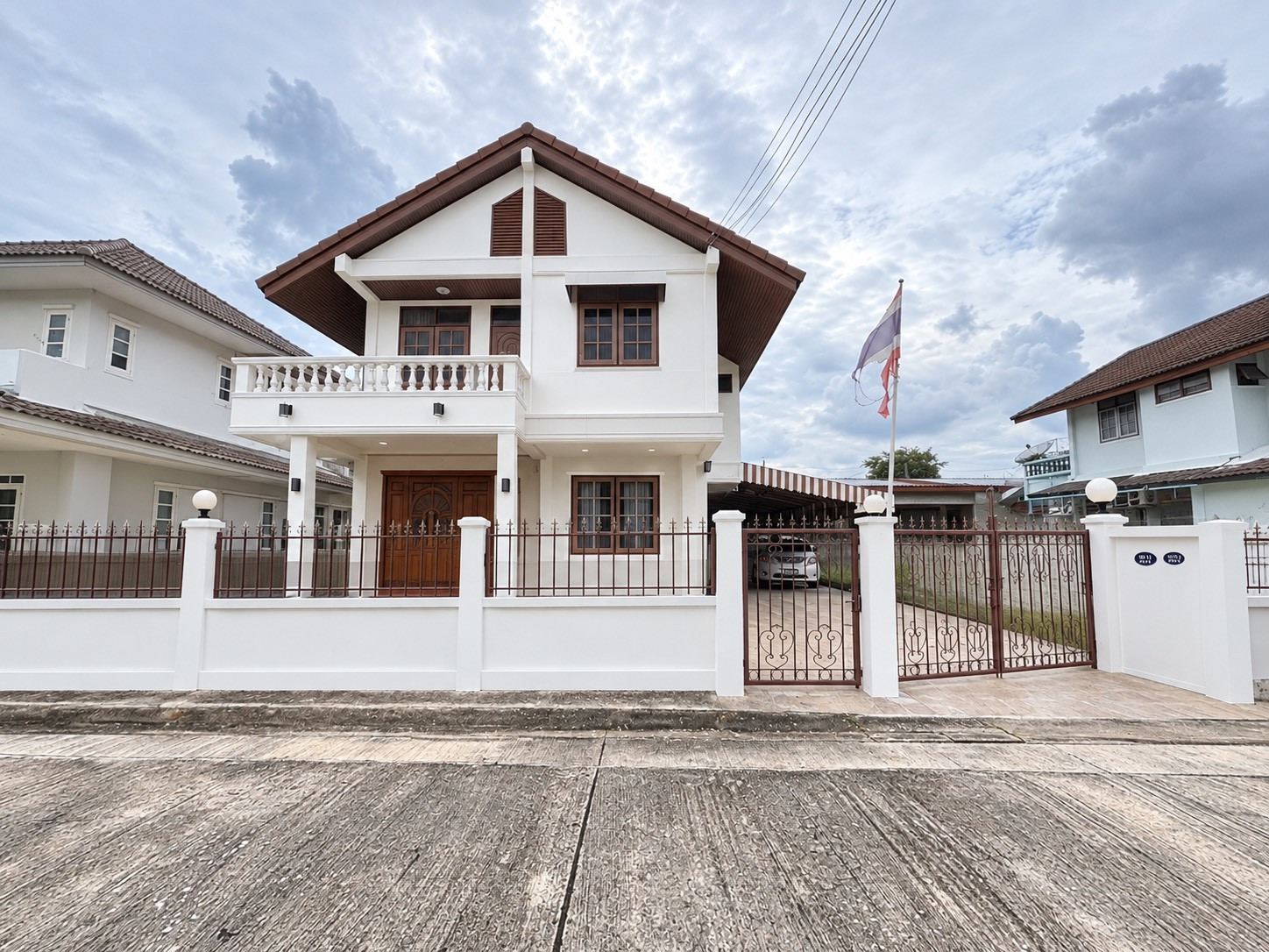 ขายบ้านเดี่ยว 2 ชั้น  ซอยพุทธมณฑลสาย2 21/1  ราคาดี รีโนเวทใหม่ทั้งหลัง