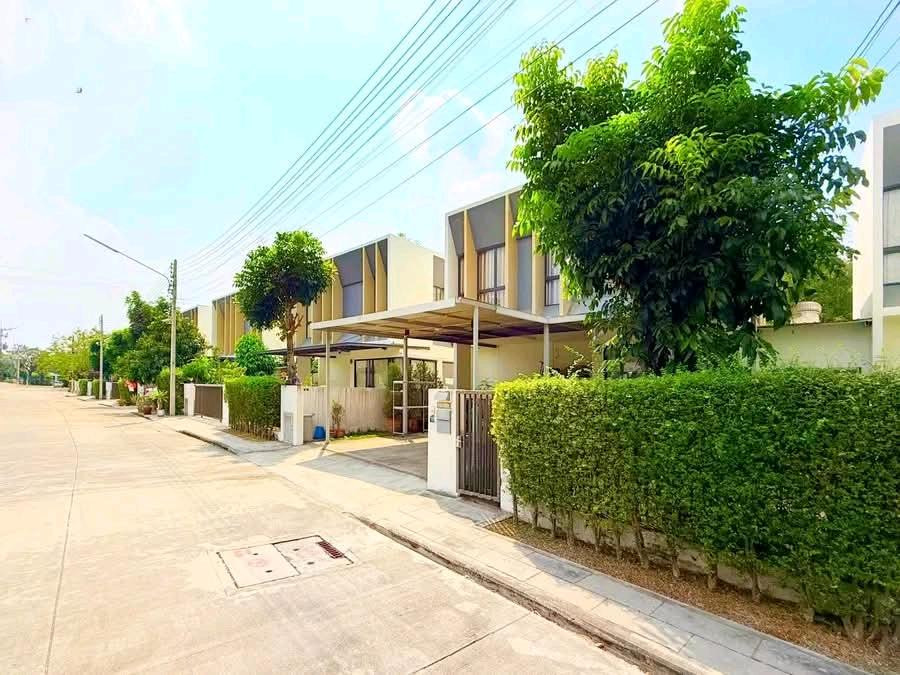 บ้านเดี่ยว AQ SHADI พหลโยธิน–รังสิต  2 ชั้น ใกล้ ม.กรุงเทพ & ม.ธรรมศาสตร์ รังสิต 🎓 ทำเลเด่น ใกล้ 2 มหาวิทยาลัย • มหาวิทยาลัยกรุงเทพ รังสิต • มหาวิทยาลัยธรรมศาสตร์ รังสิต • อยู่ในทำเลระหว่างสองมหาวิทยาลัย เดินทางสะดวก – รูปที่ 3