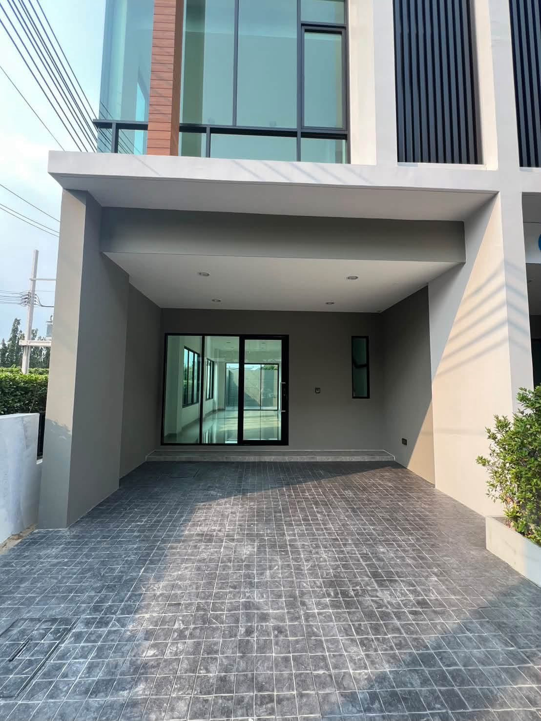 🏡✨ ให้เช่าทาวน์โฮมใหม่ 2 ชั้น Pleno สุขุมวิท–บางนา 4 3 ห้องนอน 3 ห้องน้ำ บ้านใหม่ไม่เคยปล่อยเช่ามาก่อน เฟอร์นิเจอร์และเครื่องใช้ไฟฟ้าครบ พร้อมเข้าอยู่🚫 ไม่รับสัตว์เลี้ยง 📍 ทำเลทอง ติด MEGA Bangna | โครงการน้ำไม่ท่วม 💰 ค่าเช่า 55,000 บาท/เดือน – รูปที่ 2