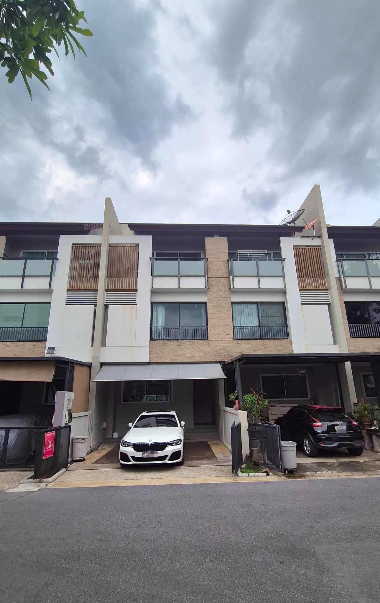 🏡 ขายทาวน์โฮม 3 ชั้น Private Nirvana Life Exclusive 📍 นวมินทร์ 111 – โยธินพัฒนา ขนาด 3 ห้องนอน 4 ห้องน้ำ เพียง 5.19 ล้าน