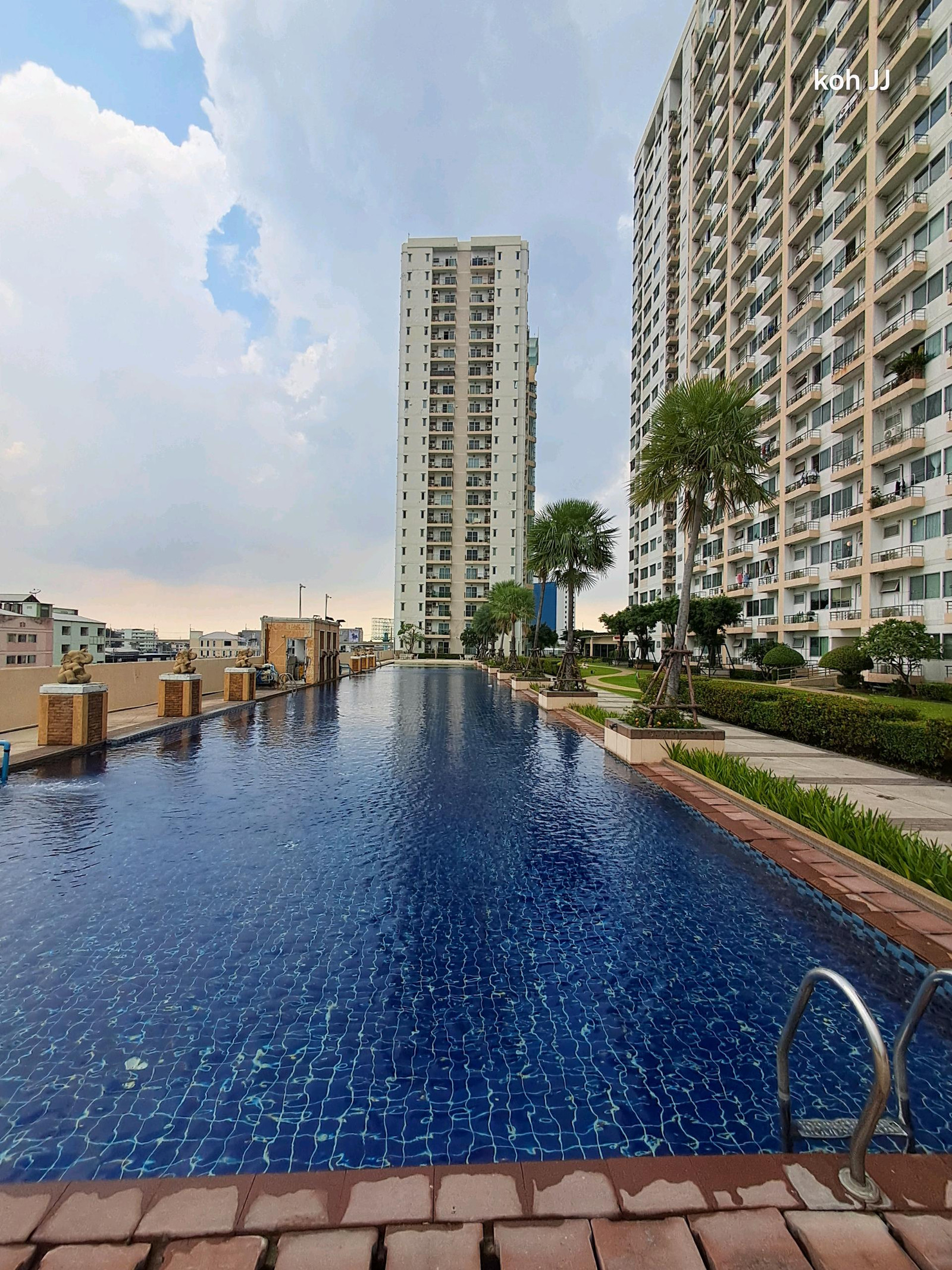 Urgent sale! Supalai Park Srinakarin, corner room, swimming pool view, 94 sq m., good location near the BTS and famous department stores. The price is lower than the appraised price! Urgent sale! Supalai Park Srinakarin, corner room, swimming pool view, 94 sq m., good location near the BTS and famous department stores. The price is lower than the appraised price!