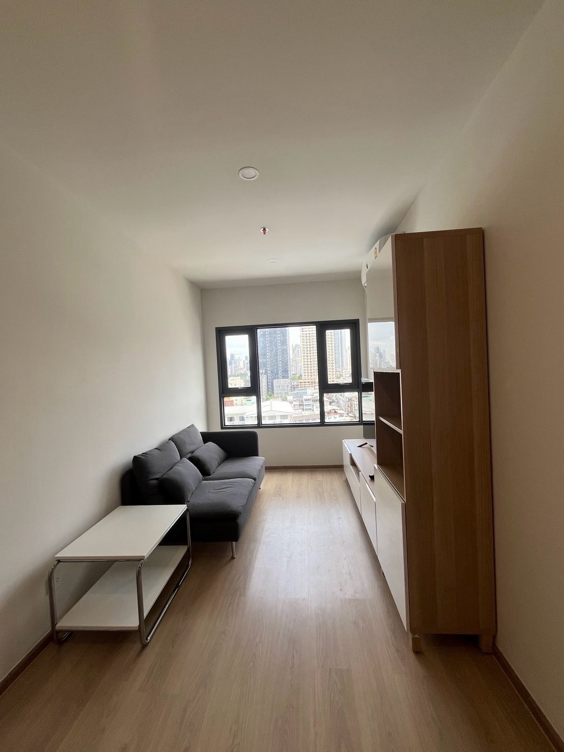 🏙️ Life Rama 4 – Asoke | ห้องสวย ทำเลดี ใกล้ MRT  ✨ 1 Bedroom | 1 Bathroom 📐 ขนาด 32.39 ตร.ม. 🏢 ชั้น 10 💰 ค่าเช่า 22,000 บาท/เดือน 📅 สัญญาเช่า 1 ปี  🚇 ใกล้ MRT Queen Sirikit National Convention Centre ประมาณ 500–600 ม. เดินทางเข้าเมืองได้สะดวก (Cond