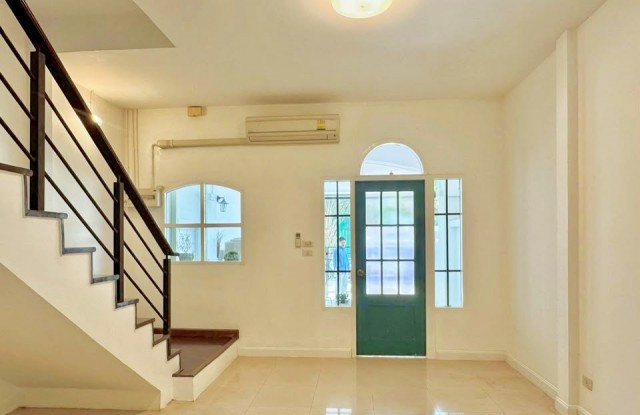 Suankularb Wittayalai Nonthaburi School. 700m.3.5-story French-European style townhome office newly renovated with 6 multi-purpose rooms – รูปที่ 2