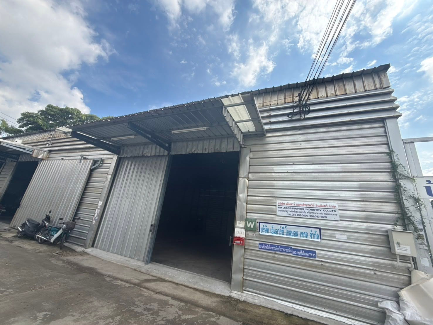 Warehouse for rent with office, 200 sq m., good location, Bang Phli Yai, Theparak Km. 11, opposite Bangna 5 Hospital, rent 33,000 baht. – รูปที่ 2
