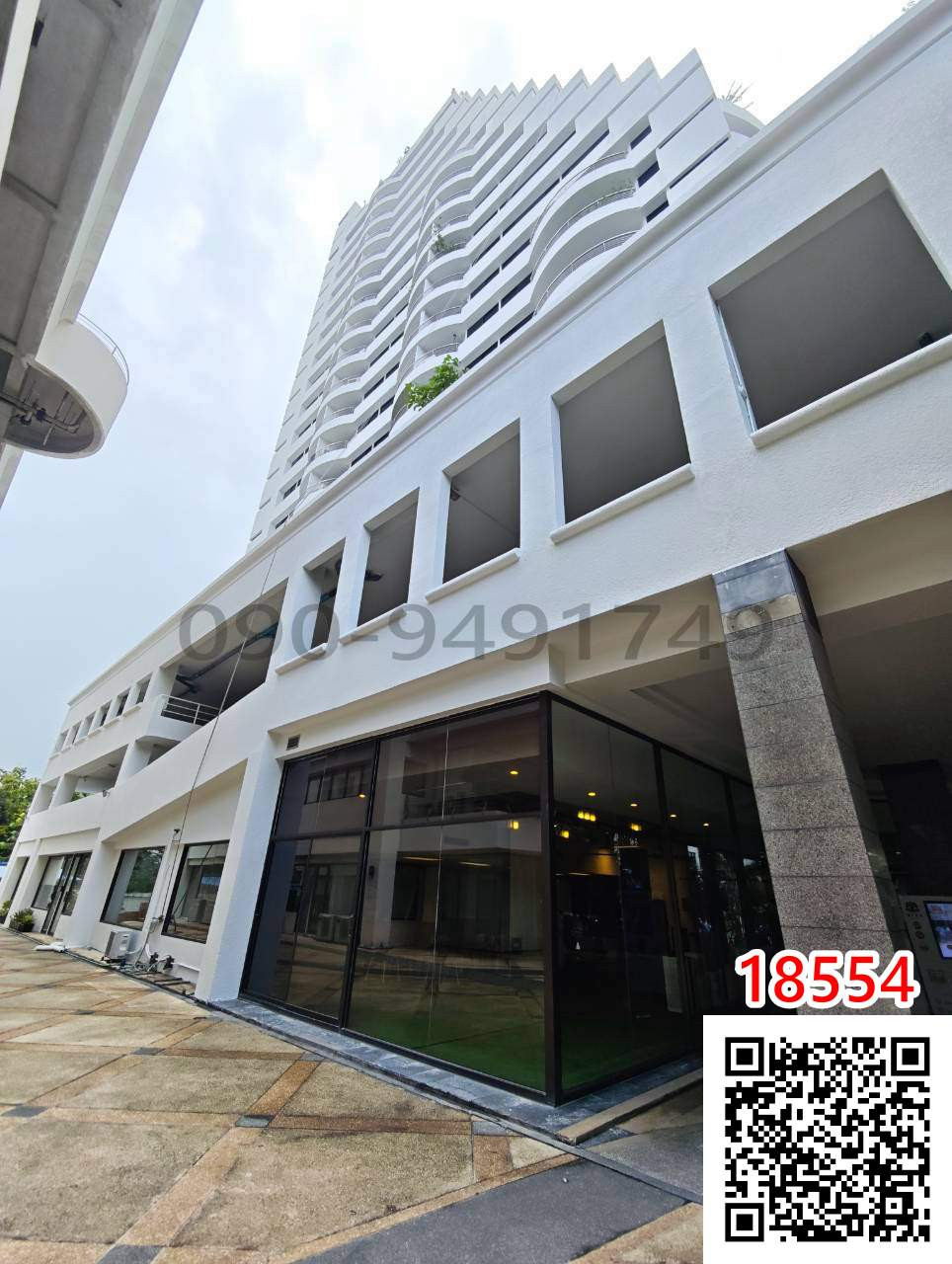 Office for rent, Condo Supalai Place, Sukhumvit 39, Supalai Place, near BTS Phrom Phong.