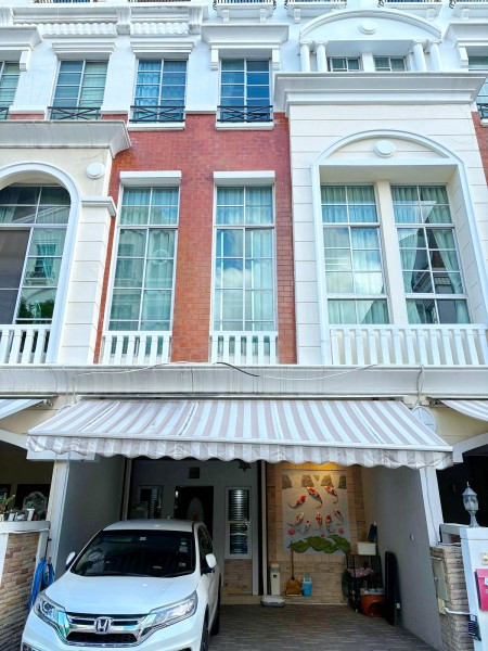 Sathorn YanNawa 4-story 4bed townhome for sale or rent in the Sathorn-Narathiwat area just 500m. fro