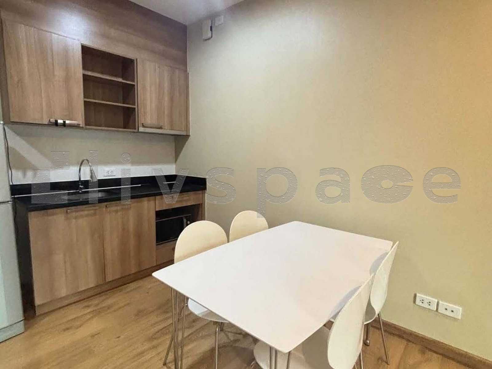 ▚ L0JCCDツ ให้เช่า Hive Sathorn 1Bed 49ตร.ม. ห้องใหญ่ รีโนเวทใหม่ ทิศไม่ร้อน เฟอร์ครบ ติด BTS กรุงธนบุรี 0 เมตร✨ – รูปที่ 3