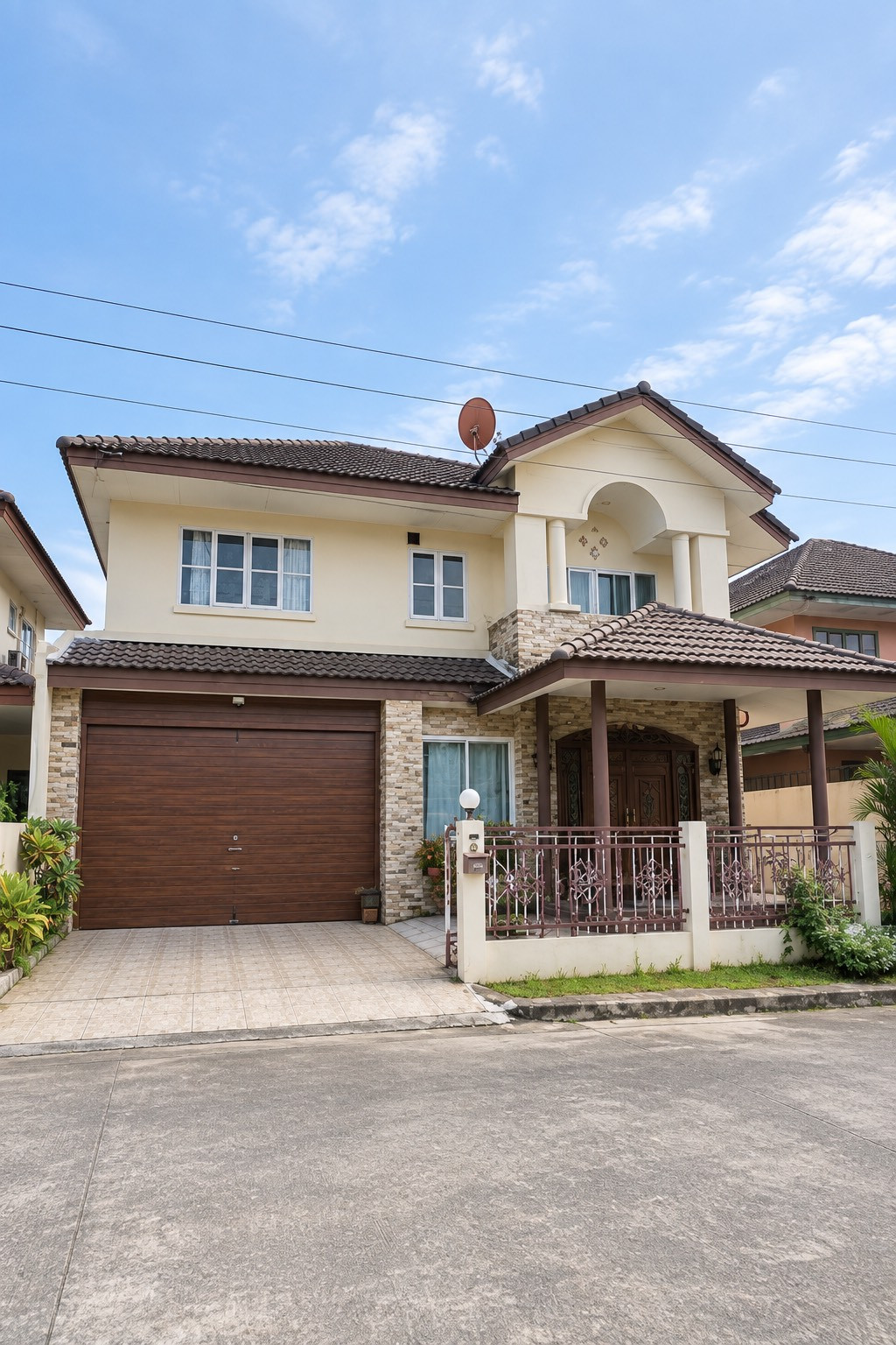2-story detached house for sale, Pathomphon Garden Village, Sai 4, good location, completely renovated. In the future, there will be a new road cutting Prannok, Sai 4, easily traveling to Bangkok.