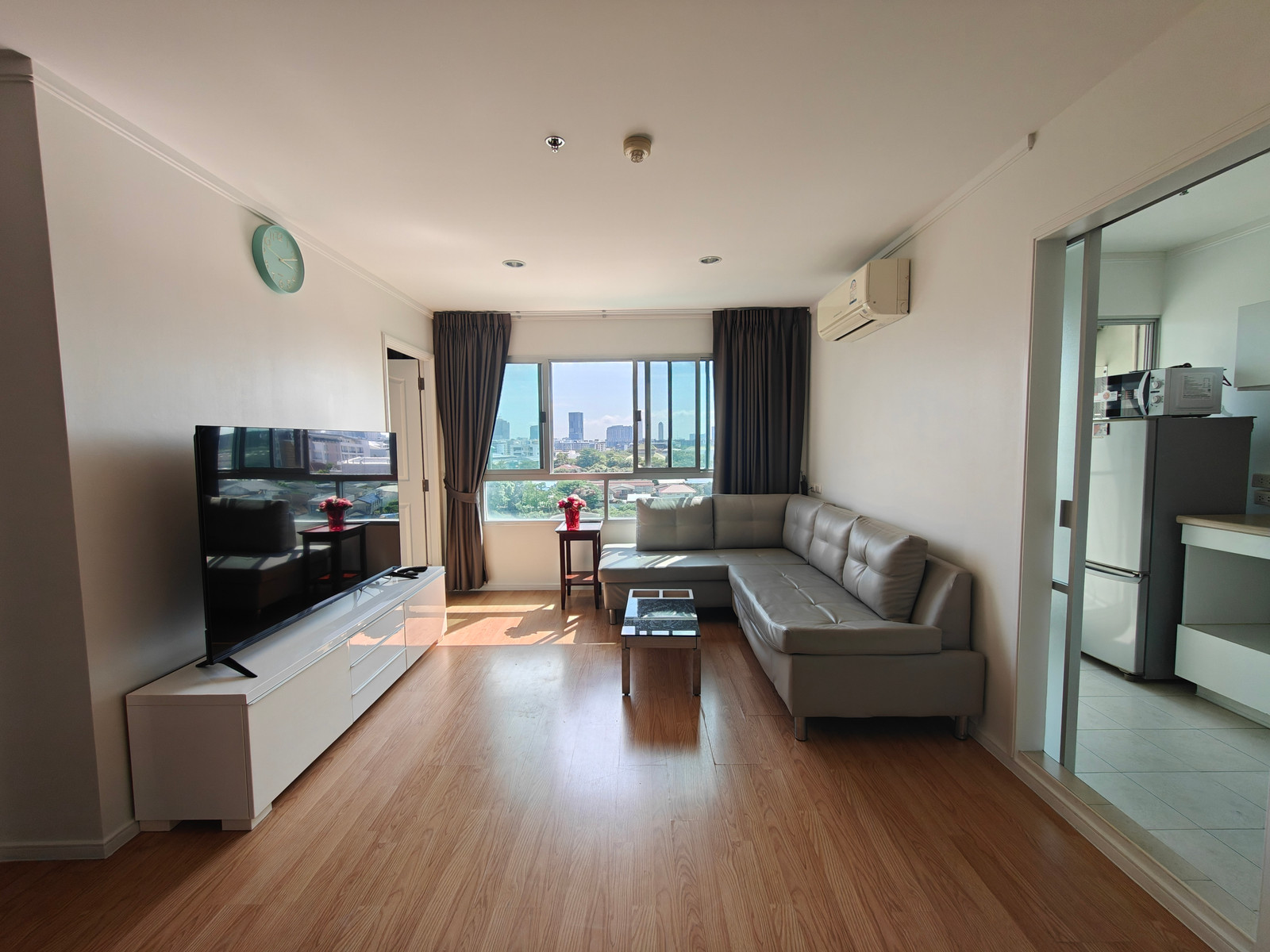 Condo for rent, LPN Lasalle Bearing, 2 bedrooms, 2 bathrooms.