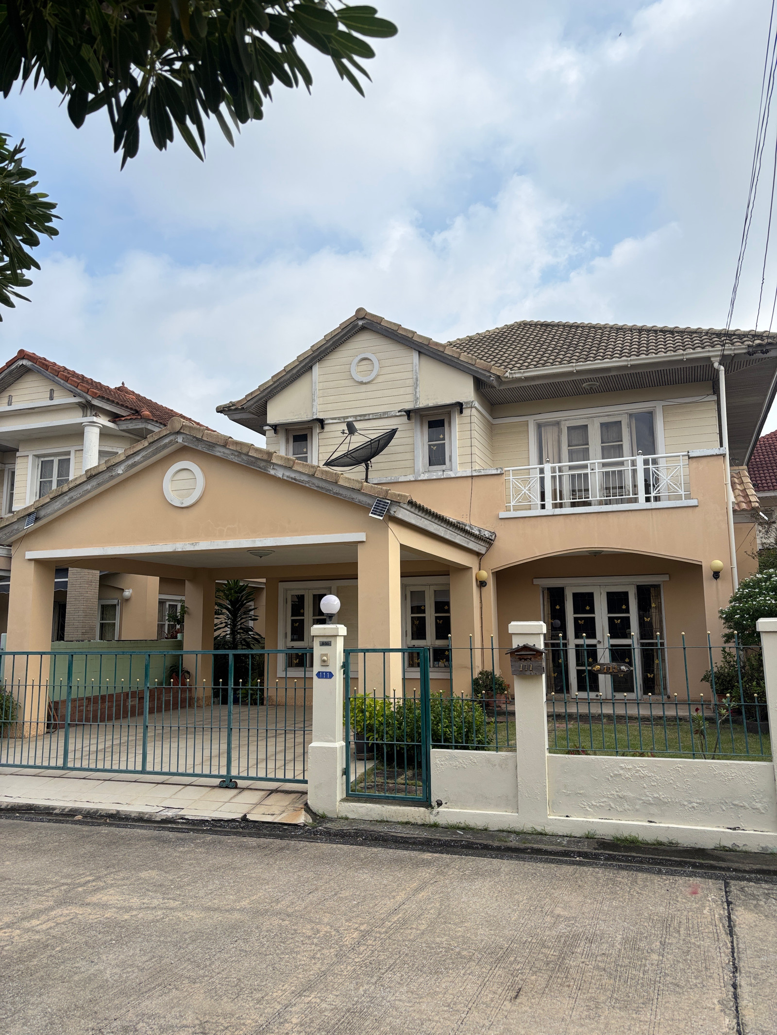 “ขายบ้านเดี่ยว ชวนชื่น แคราย | 58 ตร.ว. | 205 ตร.ม. | 7.25 ล้านบาท ()” “ขายบ้านเดี่ยว ชวนชื่น แคราย | 58 ตร.ว. | 205 ตร.ม. | 7.25 ล้านบาท ()”