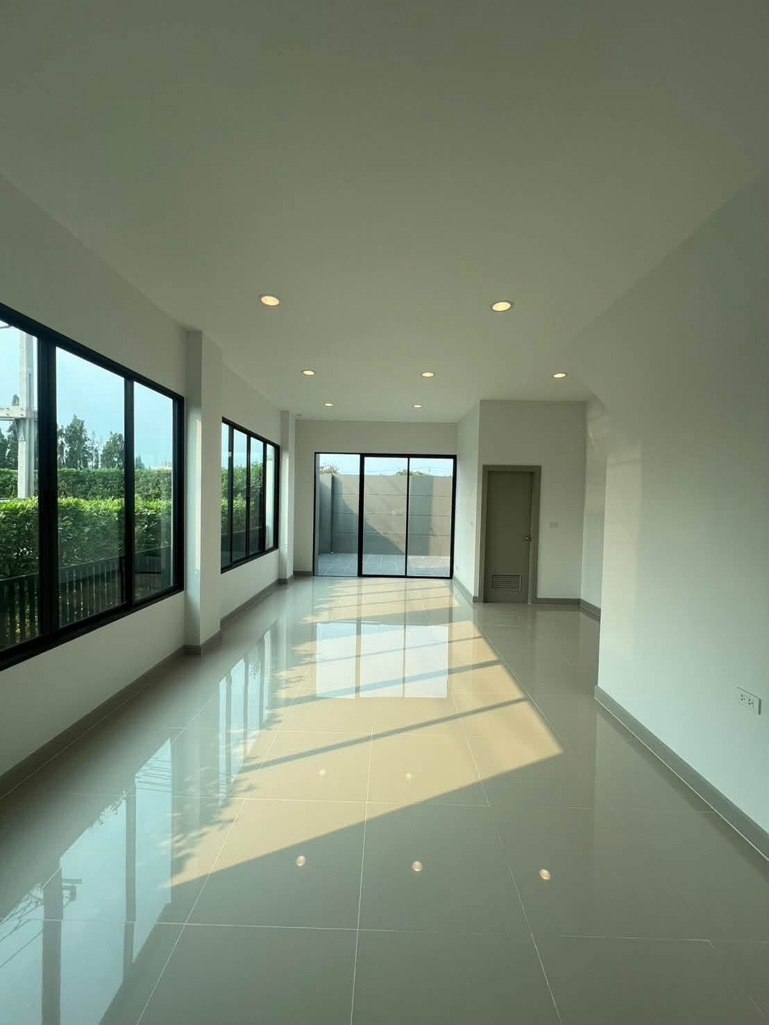 🏡✨ ให้เช่าทาวน์โฮมใหม่ 2 ชั้น Pleno สุขุมวิท–บางนา 4 3 ห้องนอน 3 ห้องน้ำ บ้านใหม่ไม่เคยปล่อยเช่ามาก่อน เฟอร์นิเจอร์และเครื่องใช้ไฟฟ้าครบ พร้อมเข้าอยู่🚫 ไม่รับสัตว์เลี้ยง 📍 ทำเลทอง ติด MEGA Bangna | โครงการน้ำไม่ท่วม 💰 ค่าเช่า 55,000 บาท/เดือน – รูปที่ 4