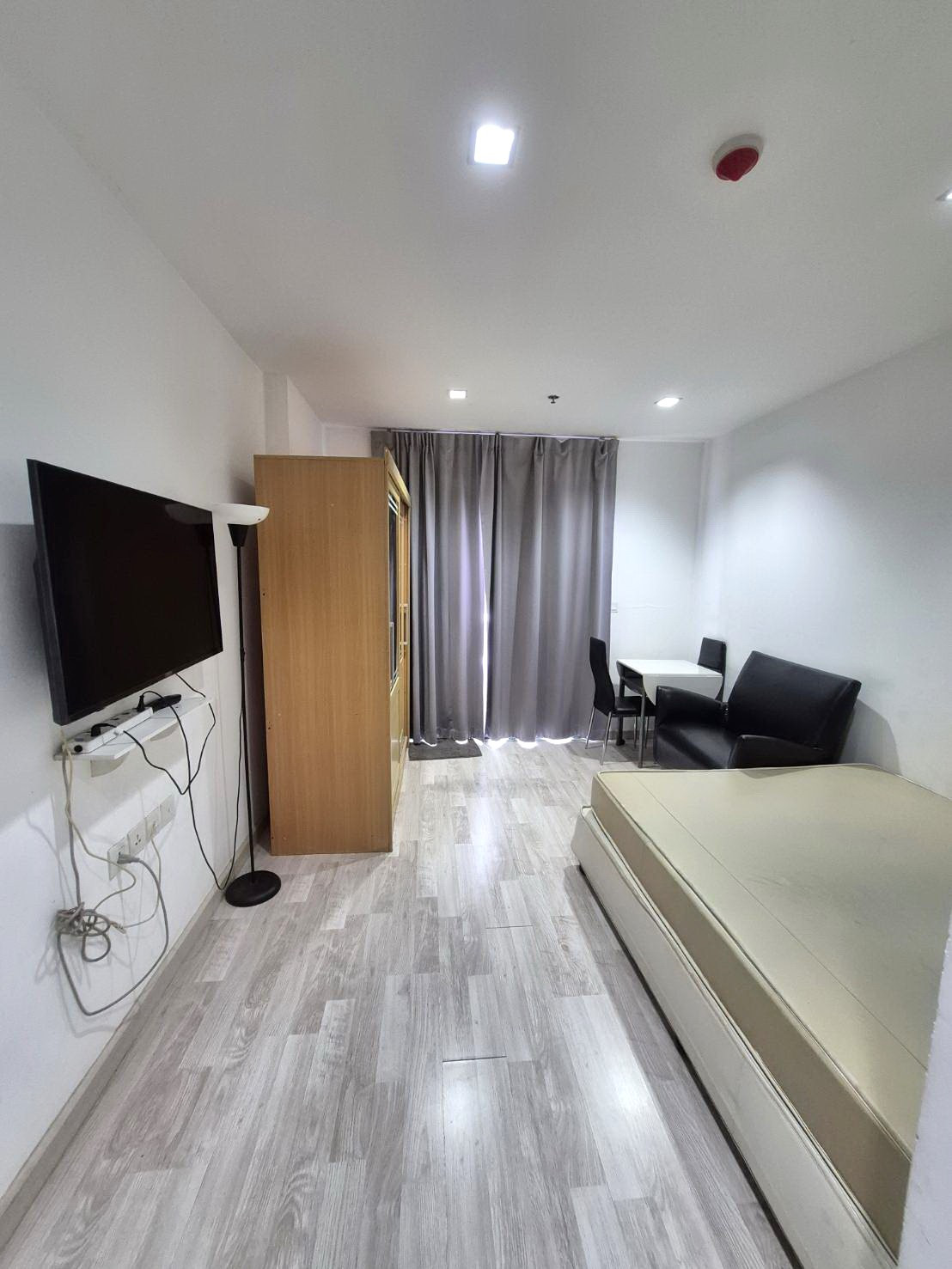 💥 [ 𝐏-𝟏𝟐𝟎𝟒𝟐𝟒 ] FOR RENT : Ideo Mobi Sathorn Corner Unit, Private! Near BTS Wongwian Yai 𝟏𝟐,𝟎𝟎𝟎 THB/mo. | Line @easycondoplus | 099-229-6397