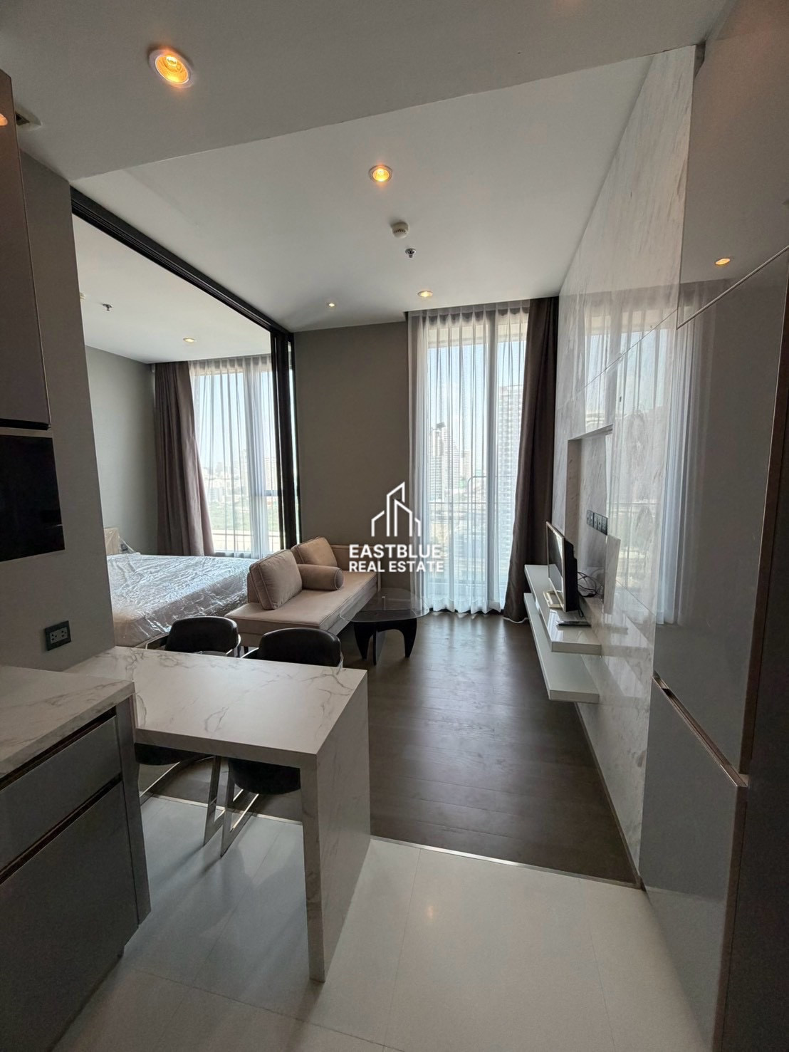 Very good price! Luxurious condo for rent in the heart of Asoke, THE ESSE at SINGHA COMPLEX 🏙️ 1 bedroom, 1 bathroom, size 34.75 sq m. Very good price! Luxurious condo for rent in the heart of Asoke, THE ESSE at SINGHA COMPLEX 🏙️ 1 bedroom, 1 bathroom, size 34.75 sq m.