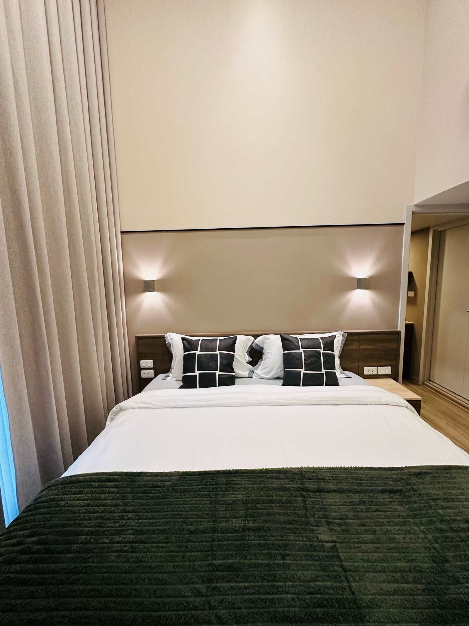 ✨ Culture Thonglor | Luxury Duplex for Rent ✨  🏙️ 2-Bedroom Duplex 📐 ขนาด 69.50 ตร.ม. 🛏️ 2 Bedrooms 🛁 1 Bathroom 🏢 ชั้น 29 🚆 ทำเลทองหล่อ ใกล้ BTS Thong Lo  💰 Rental Price: 72,000 THB/Month 📄 1-Year Contract  ✨ ห้อง Duplex เพดานสูง ให้ความรู้สึกโป – รูปที่ 4