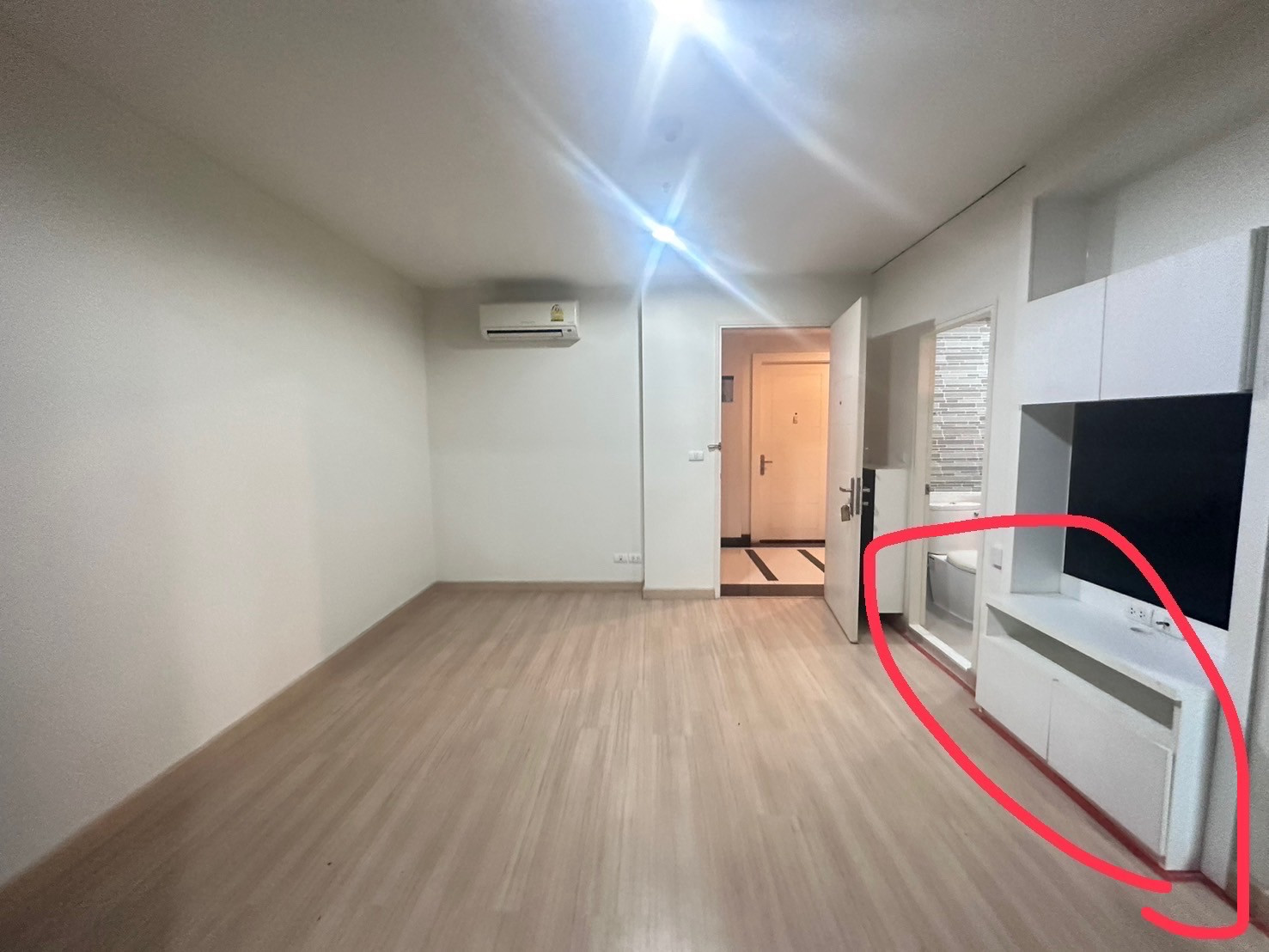 Urgent sale, 1 bedroom, 3.05 MB, size 40 sq m, near the BTS, contact 0808144488.
