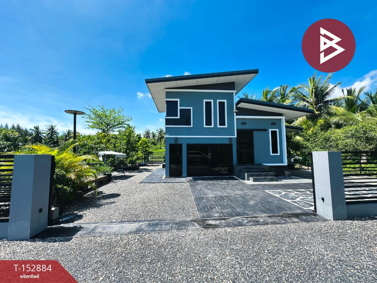 Single-and-a-half story house for sale, area 113.9 sq m, Lat Yai, Samut Songkhram, modern loft style.