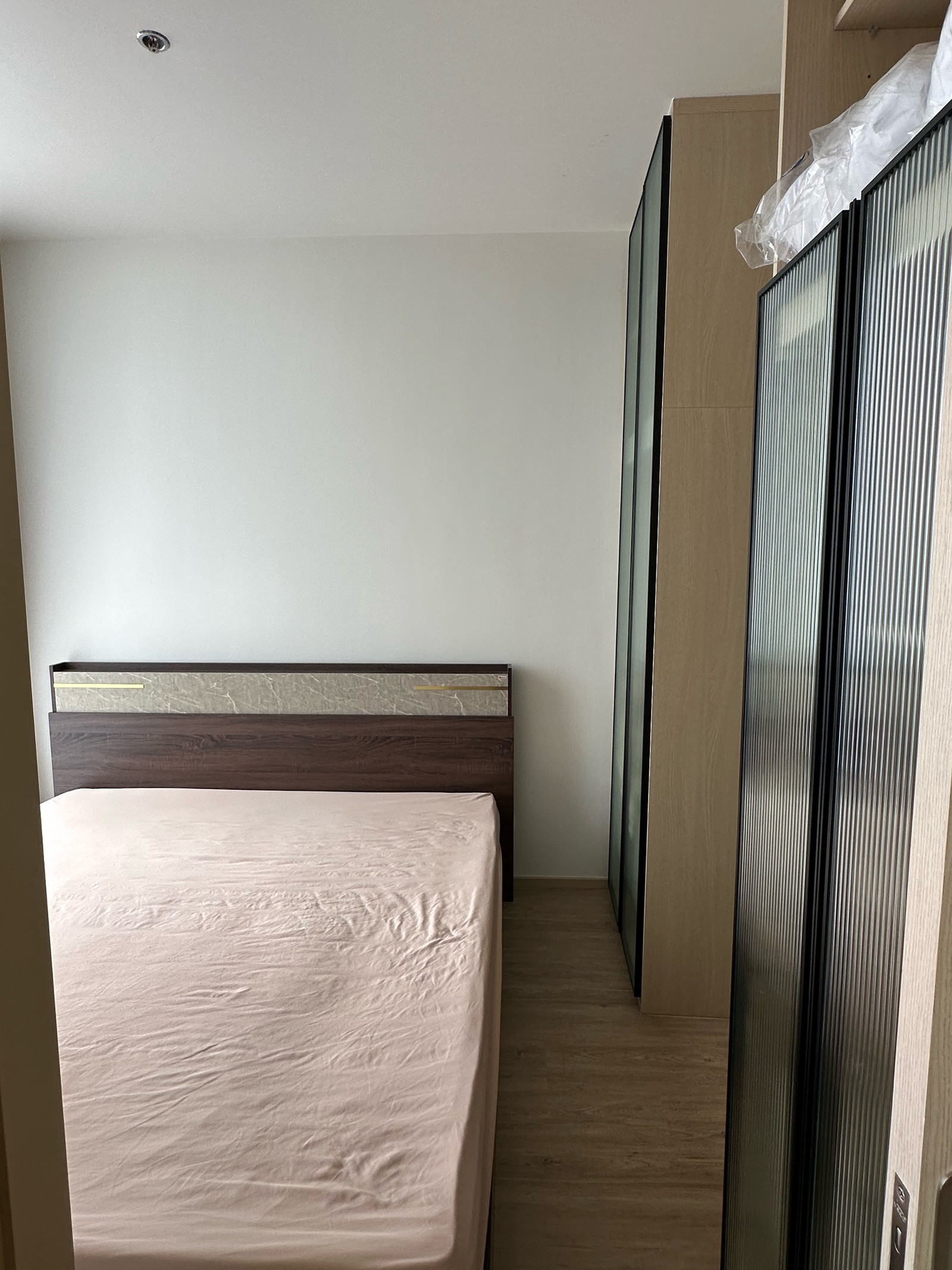 🏙 Condo for Rent | NOBLE STATE 39  ✨ คอนโดหรูสไตล์โมเดิร์น ใจกลางสุขุมวิท ทำเล Prime ใกล้ BTS พร้อมพงษ์ เดินทางสะดวก รายล้อมด้วยห้างสรรพสินค้า ร้านอาหาร และไลฟ์สไตล์ครบครัน  🛏 1 Bedroom (ห้องนอนแยกเป็นสัดส่วน) 🚿 1 Bathroom 🏢 Floor: 31 (วิวสูง โปร่ง โ – รูปที่ 2