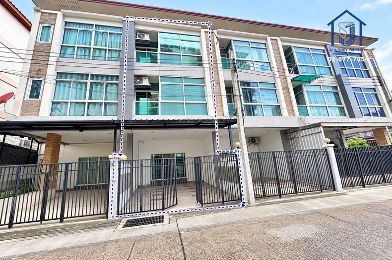 For sale and rent, 3-story townhome, Soi Ratchadaphisek 36, intersection 11-5, near MRT Lat Phrao, Chandrakasem University. For sale and rent, 3-story townhome, Soi Ratchadaphisek 36, intersection 11-5, near MRT Lat Phrao, Chandrakasem University.