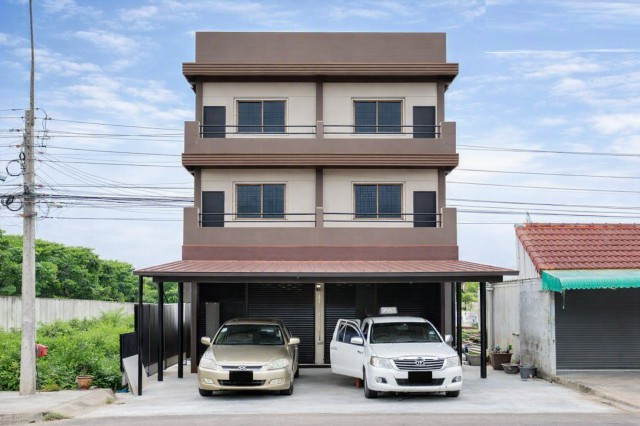 ตลาดแยกทศกัณฐ์ 900 ม. สาย 2 บางแวก อาคาร 4 นอน 6 น้ำ ใกล้ รร.บางเชือกหนัง 700 ม. 40 ตร.วา. 388 ตร.ม.พร้อมดาดฟ้า E Commerce