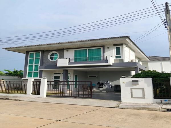 Large detached house for rent at Supalai Ville Bowin, 4 bedrooms, near Eastern Seaboard Industrial Estate.