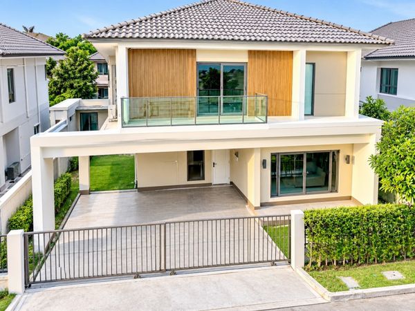 4bed 5bath. Central Rama2 3.3km. Rama2-PhutthaBucha Modern-style house Kamnan Thanthip 1.2km. KMUTT