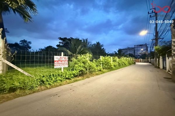 Land for sale 2 rai 324 sq m. Soi Charansanitwong 25, near MRT, convenient travel.