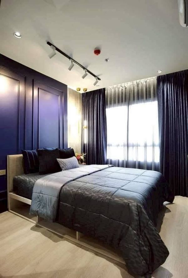 Elio Sathorn Wutthakat Condo, beautifully decorated room, near the BTS, available and ready for rent.
