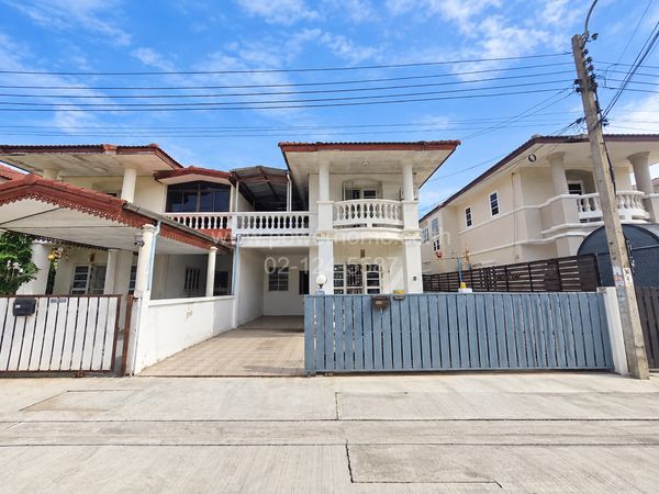 2-storey twin house, Sermsuk Nakhon Village, Soi 1/1, good location, near Photinimit Witthayakhom School.