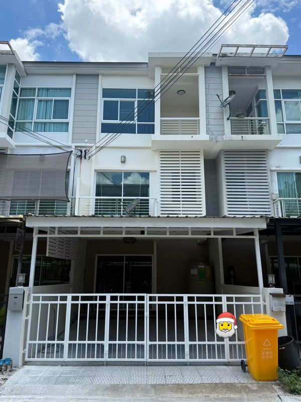 🔥 ให้เช่าทาวน์โฮม 3 ชั้น เมโทร พระราม 9 3 ห้องนอน 2 ห้องน้ำ รีโนเวทใหม่ | เฟอร์นิเจอร์ครบ | แอร์ใหม่ | พร้อมเข้าอยู่ 💰 ค่าเช่า 26,000 บาท/เดือน