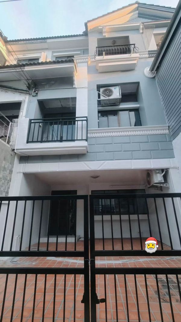 🏡✨ 3-story townhome for rent, Baan Klang Muang. Ratchada-Mengjai 1, 3 bedrooms, 4 bathrooms, newly renovated, good condition, clean, ready to move in. #Accept 1 pet #Can register a company 💰 Rent 36,000 baht/month