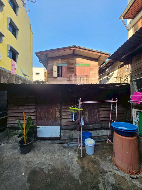 95779 - Potential plot of land for sale. With buildings next to the main road Near Victory Monument Connect every journey (BTS/expressway/van queue) suitable for investors
