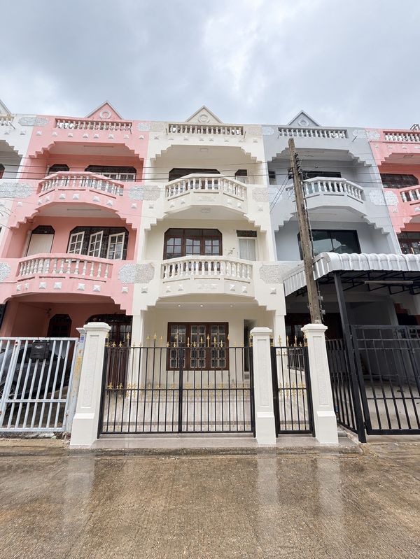 Townhome for sale, 3 floors, middle house, P.S. Villa, Nong Khaem, cheap price, completely renovated.