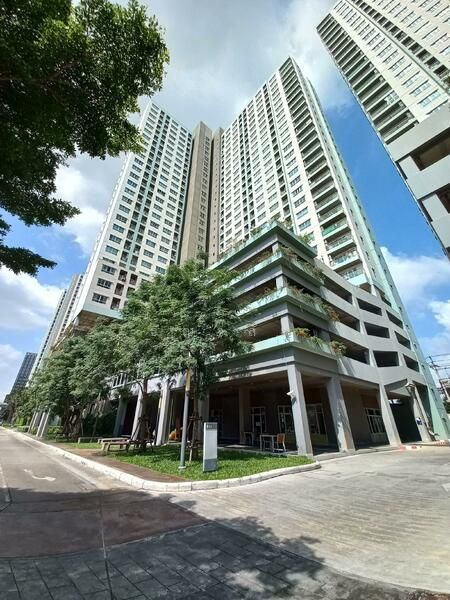 Condo in Rattanathibet area Special price only 1.49 million! 💥 34 sq m., 6th floor, Building D — Good size room. In a location that is easy to travel into the city.