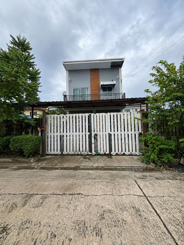 2-story detached house for sale, Soi Borommaratchachonnani 74, good location, completely renovated. Travel to Bangkok only 5 minutes.