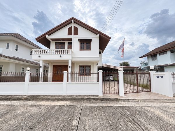 ขายบ้านเดี่ยว 2 ชั้น  ซอยพุทธมณฑลสาย2 21/1  ราคาดี รีโนเวทใหม่ทั้งหลัง