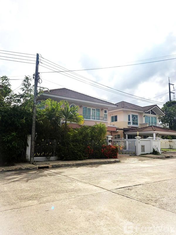 บ้านเดี่ยว 2 ชั้นต้อนรับสัตว์เลี้ยง (Pet-Friendly) | 4 ห้องนอน ตกแต่งครบ (เช่า 35,000 บาท/เดือน) 