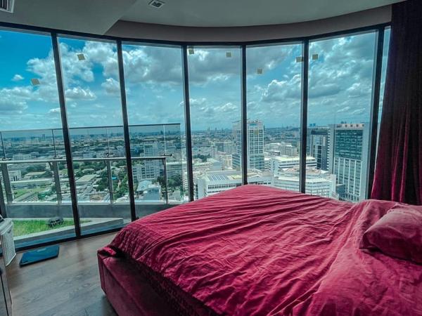Ideo Q Victory【𝐑𝐄𝐍𝐓】🔥Modern-style 2-bedroom condo just steps from BTS🔥 Contact Line ID: @hacondo