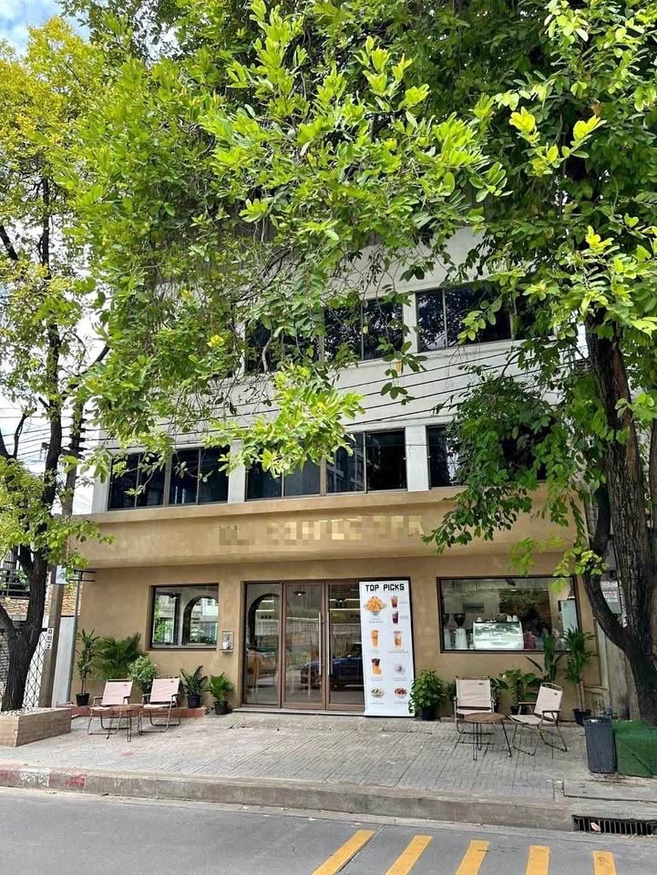 Commercial building for rent