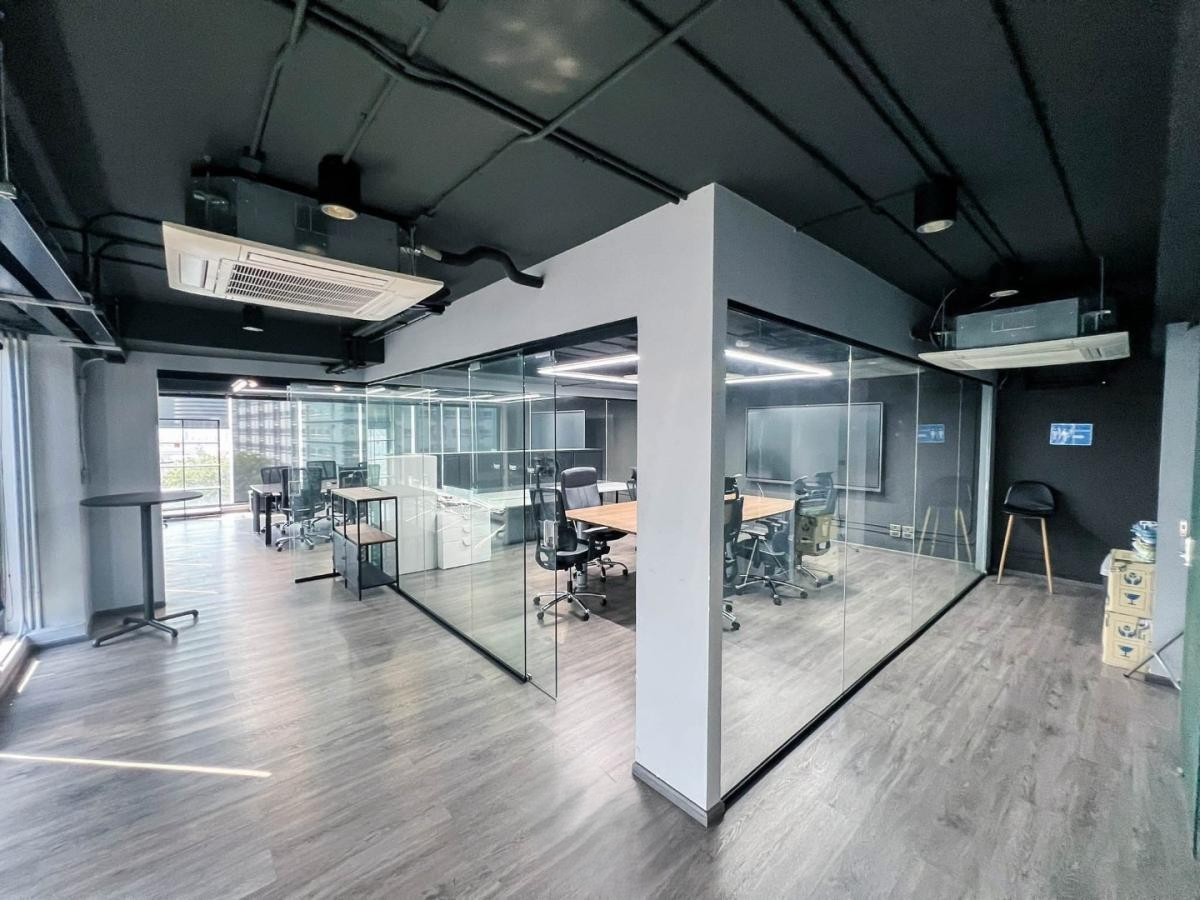 RB100026 for sale/rent, 8-story office building, modern style, Rama 9 area, suitable for an office for a startup company, beauty clinic or Wellness Hub.