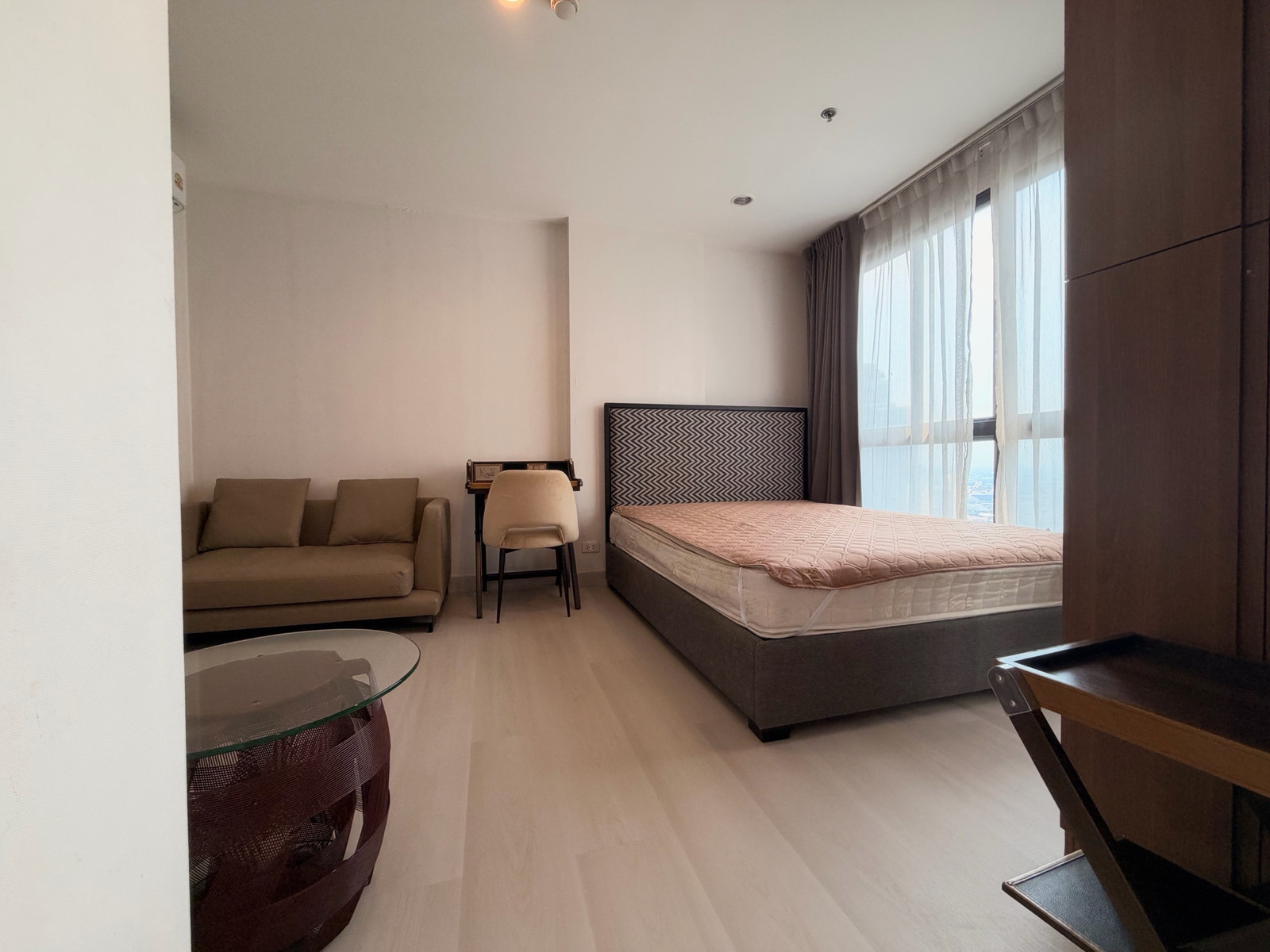 Ideo Sathorn Thapra room for Rent, size 22 sq m, Studio, price 9,500 BTS Pho Nimit, beautiful view, not blocked. If interested, make an appointment to visit 061416263