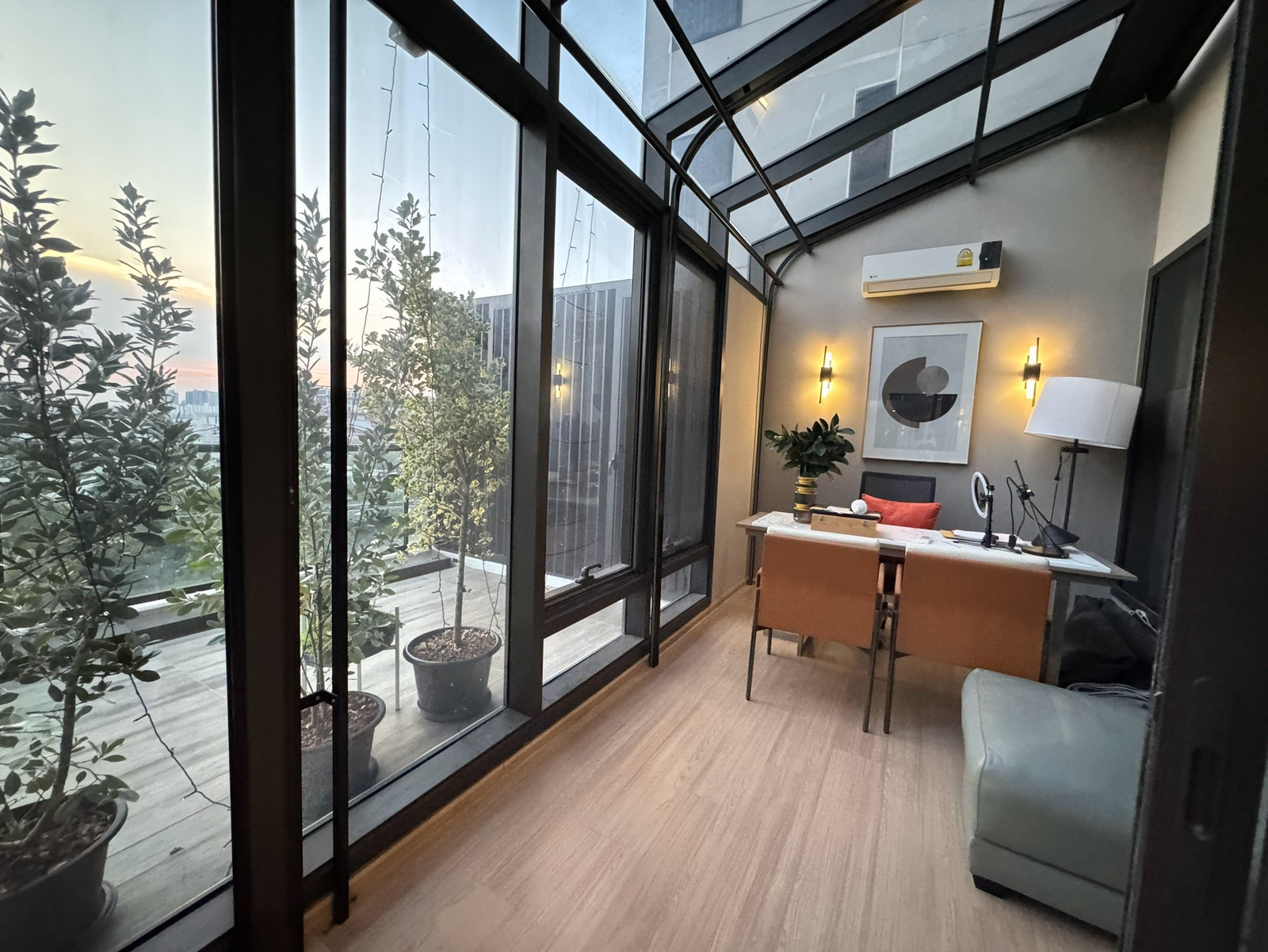 Where else can I find it?!🔥1 only in the building! Private balcony + wide yard ✅ Pets allowed, Duplex 130 sq m, like living abroad. The garden view is very beautiful ✨ Very Rare Item ! Get 2 bedrooms, close to BTS 400 meters, great value with no regrets l Where else can I find it?!🔥1 only in the building! Private balcony + wide yard ✅ Pets allowed, Duplex 130 sq m, like living abroad. The garden view is very beautiful ✨ Very Rare Item ! Get 2 bedrooms, close to BTS 400 meters, great value with no regrets l