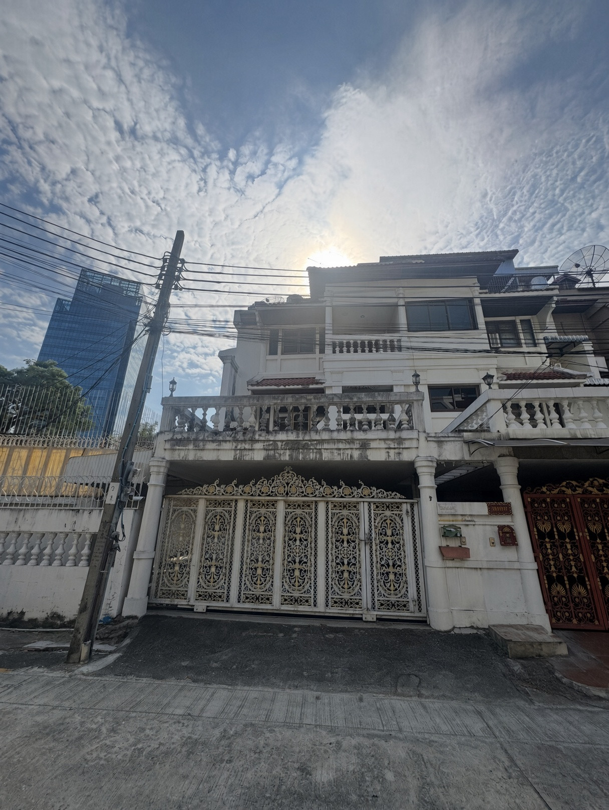 Corner Townhouse for Sale in Sathorn / Rama 3 [Sri krung Village - ] 
