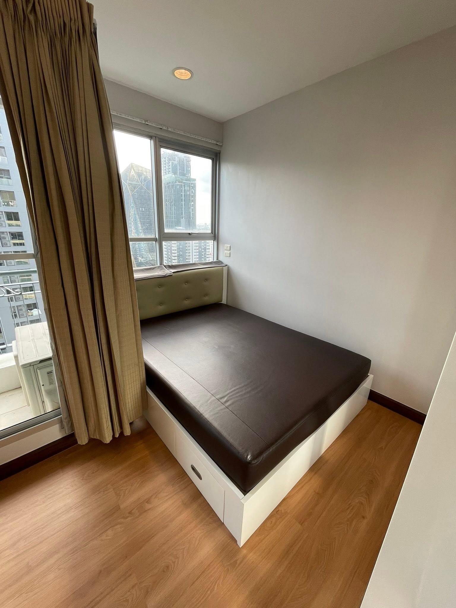 P-54625 📍#RatchathewiAreaCondo For Rent: The Address Siam 23rd Fl. (1 Bed 40 sq.m.) Fully Furnished with Bathtub Near BTS Ratchathewi Line ID: @easythaihome 085-592-2897