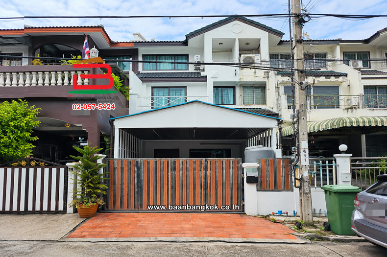 For sale/rent, 3-story townhome, area 19.3 sq m, Monthianthip Village, Soi Sukonthasawat 36, Lat Phrao Subdistrict, Lat Phrao District.