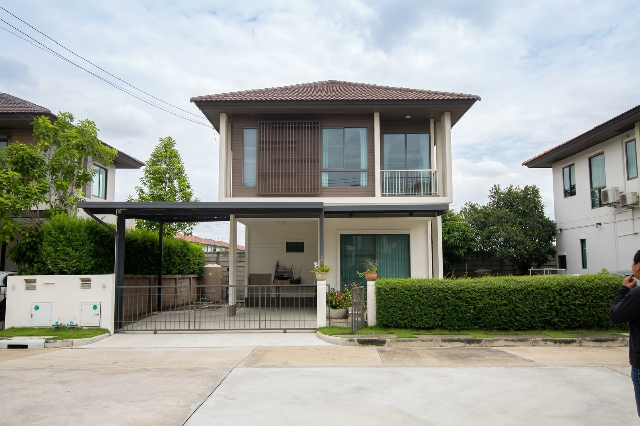 บ้านเดี่ยว 2 ชั้น 3 ห้องนอน 2 ห้องน้ำ 1 ครัว 1 รับแขก 1 รับประทานอาหาร ที่จอดรถในบ้าน 2 คัน