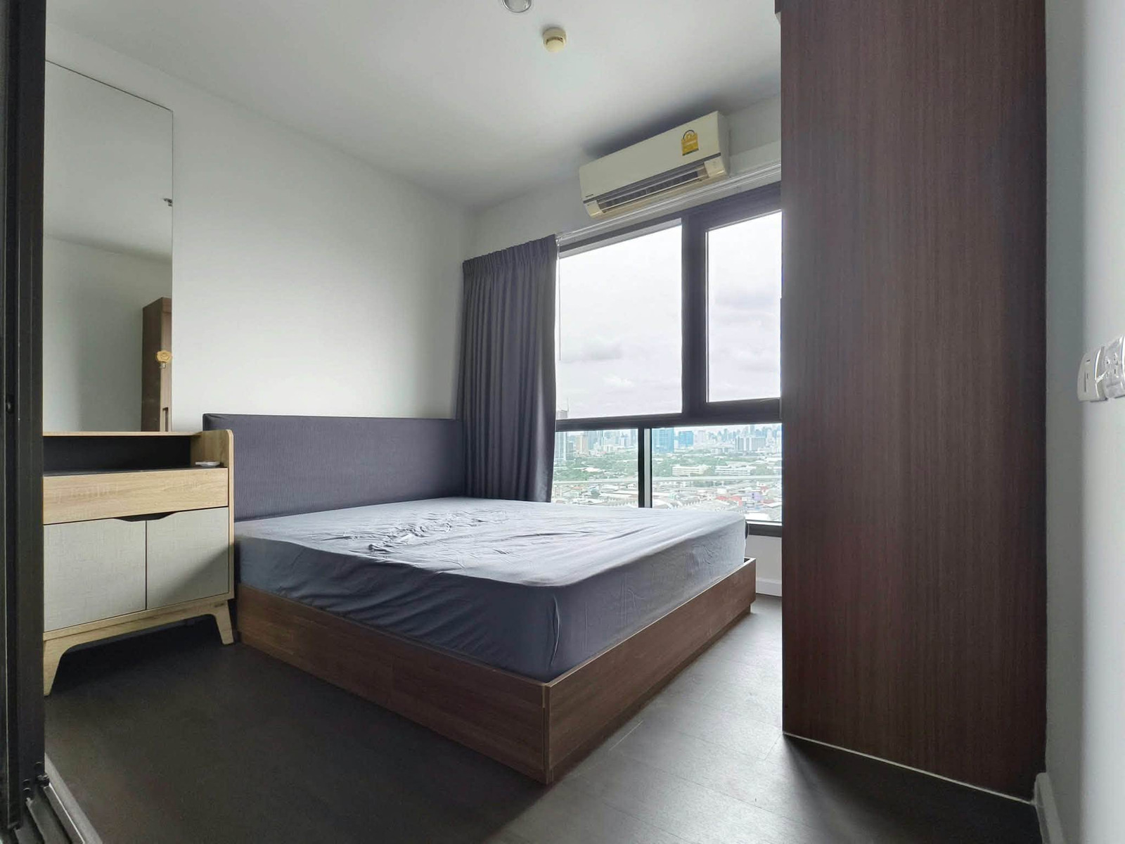 For rent: The Stage Taopoon Interchange, 21st floor. For rent: The Stage Taopoon Interchange, 21st floor.