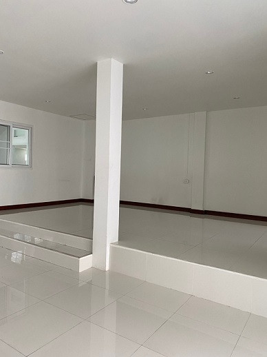 081-632-0632 ให้เช่าHome Office 3 ชั้น ซอยสุขุมวิท 54 ใกล้ BTS อ่อนนุช ทำเลดีมาก Renovate ใหม่ทั้งหลัง สวยมาก  แอร์ 4 เครื่อง เหมาะเป็น Studio , สำนักงาน จดบริษัทได้ – รูปที่ 4