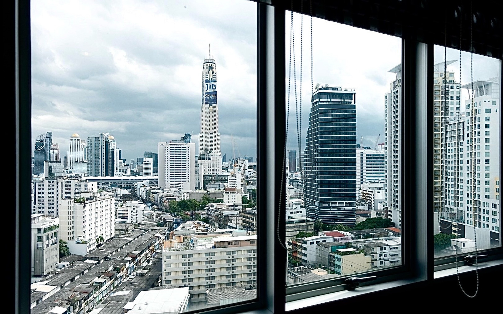 Chewathai Ratchaprarop Condo for sale, 2 bedrooms, Baiyoke Building view, fully furnished, ready to move in. Chewathai Ratchaprarop Condo for sale, 2 bedrooms, Baiyoke Building view, fully furnished, ready to move in.